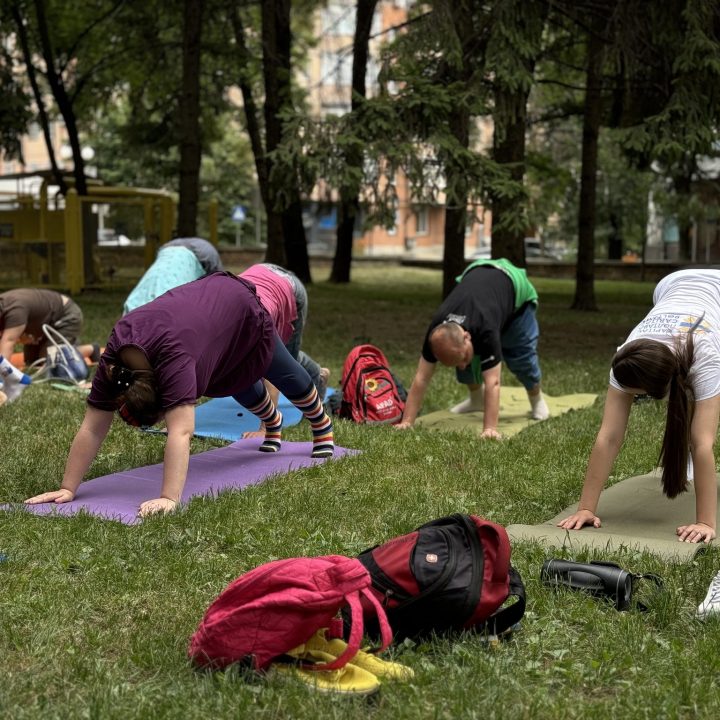 Літо, пілатес і творчість на природі